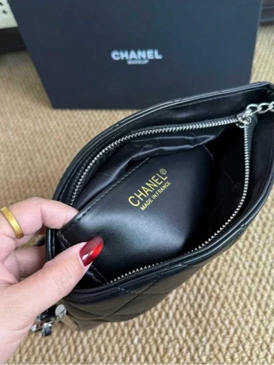 New Chanel Makeup Shoulder Bag - Picture 4 of 10